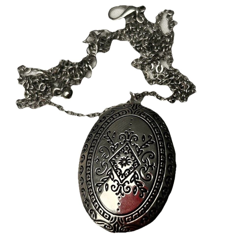 Vintage Style Oval Locket Necklace Silver Tone Engraved Photo Pendant 18in